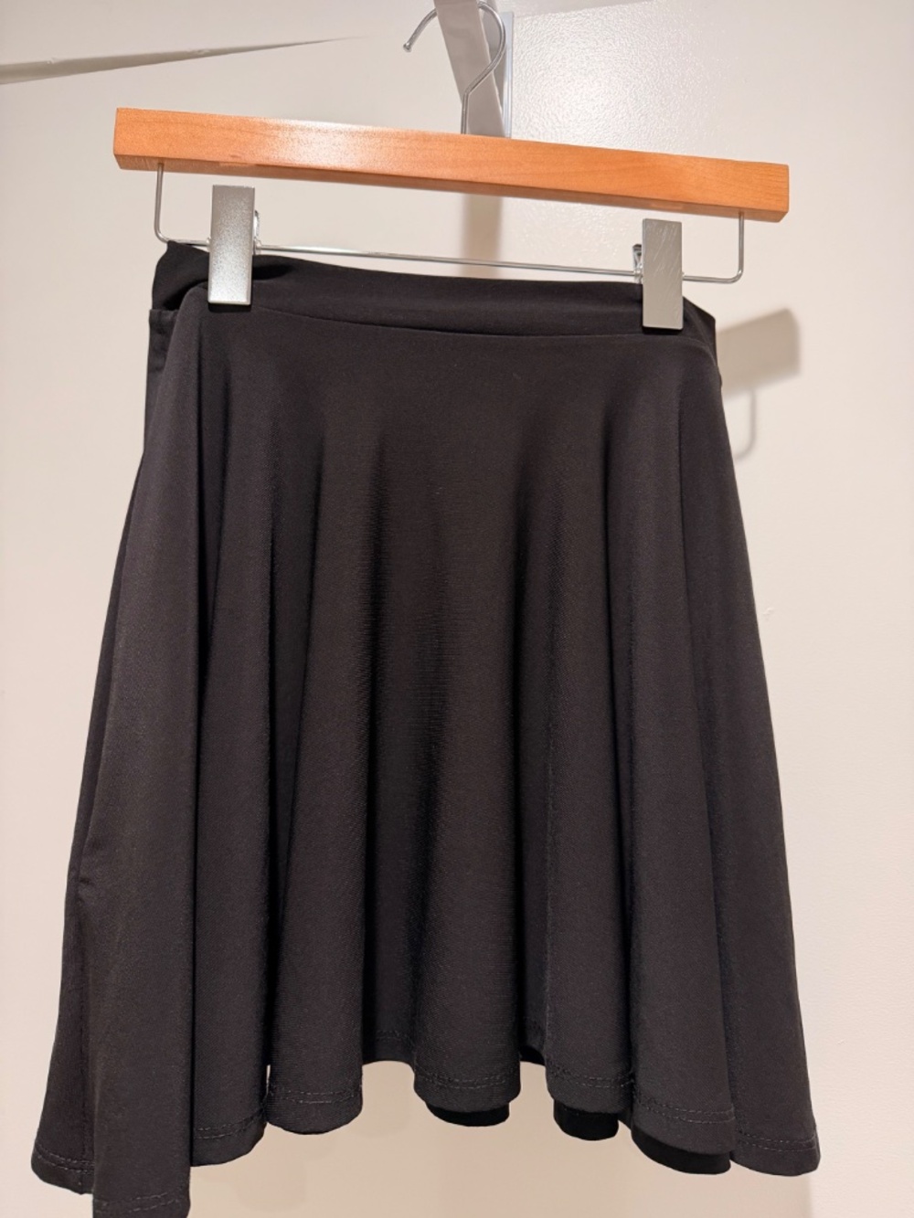 Un Deux Trios Black A line mini shirt with elastic waistband--Large